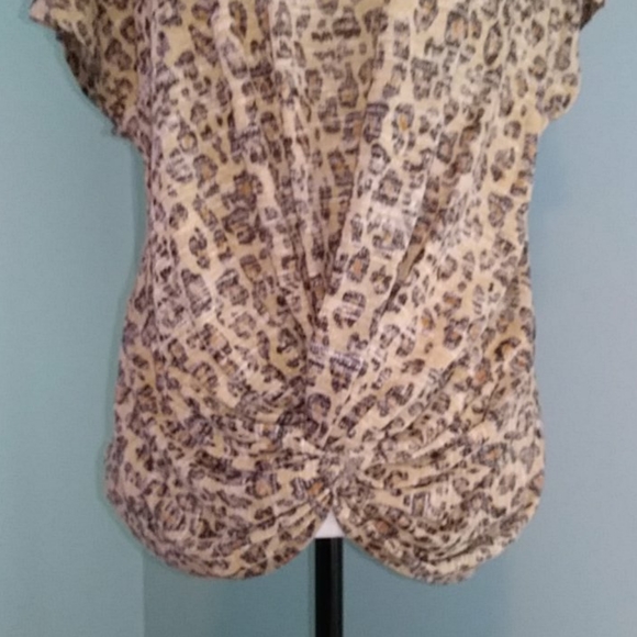 🛍️3/$25 🔥Leopard Print Knot Top - Picture 3 of 3